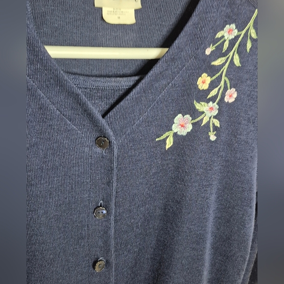 Bon Worth Women's Embroidered Sweater Set Size M, L - Picture 7 of 9